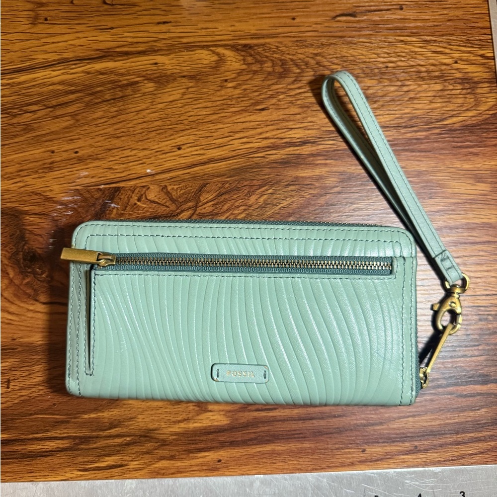 Fossil Leather Textured Clutch with Wrist Strap and hook Green Blue Wallet Card - Picture 2 of 7